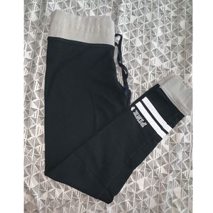 (SOLD)Pink Vicotoria’s Secret Leggings